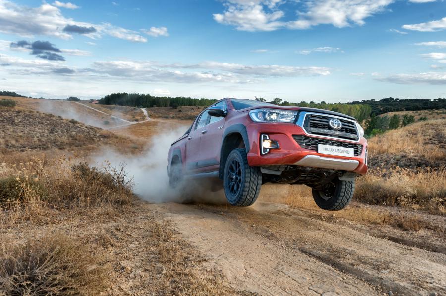  Toyota Hilux Legend Raider Double Cab 2018 года  (ES) (фото 31 из 40)